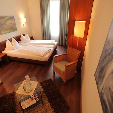 לוראך Hotel Mariotto Am Burghof מראה חיצוני תמונה