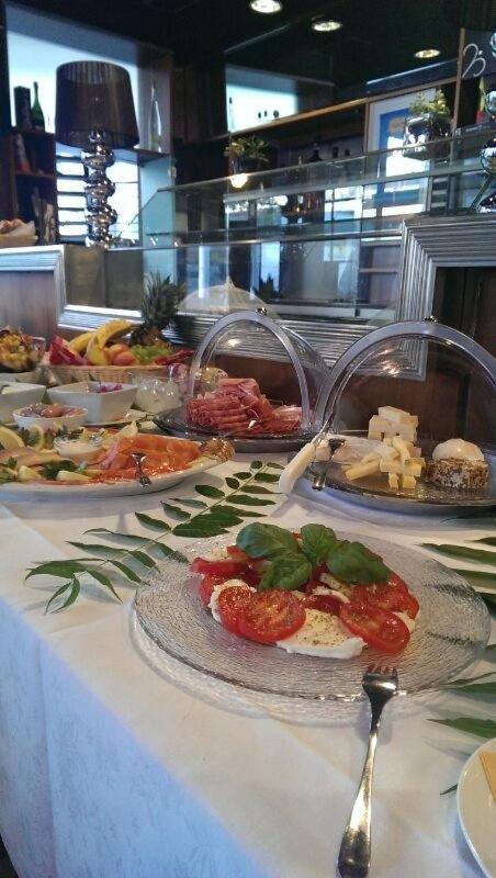 לוראך Hotel Mariotto Am Burghof מראה חיצוני תמונה