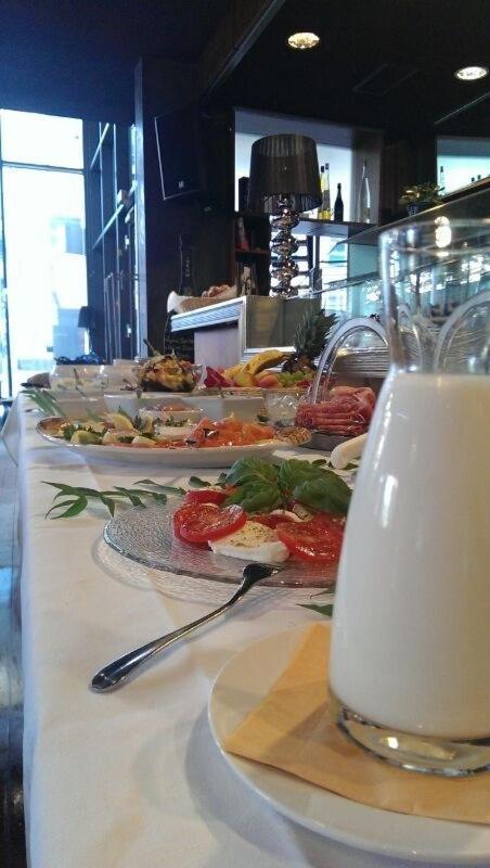 לוראך Hotel Mariotto Am Burghof מראה חיצוני תמונה
