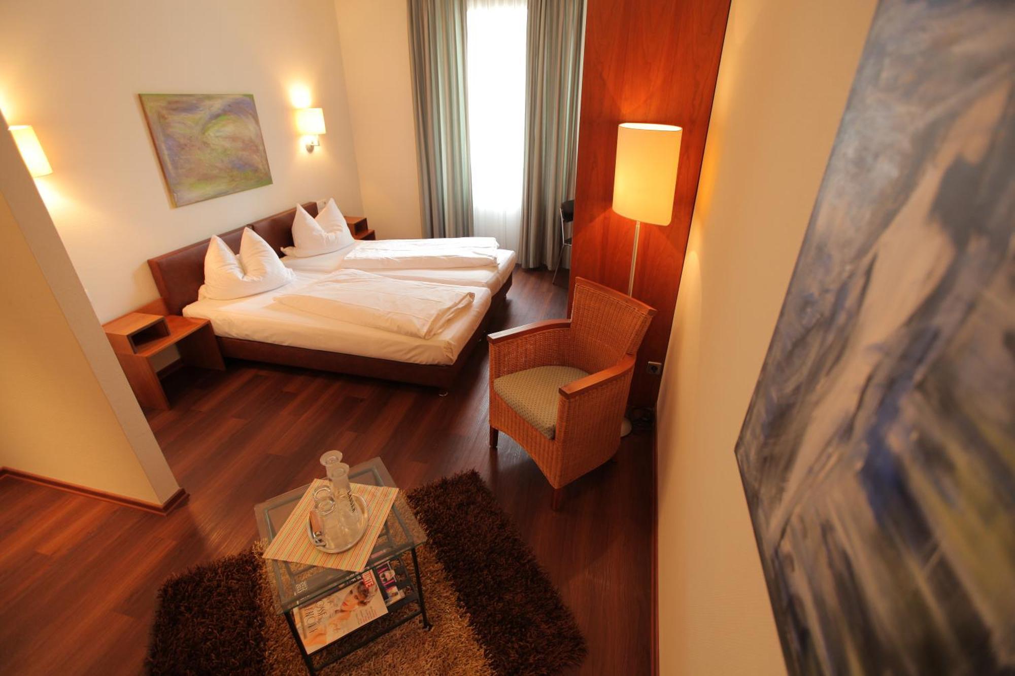 לוראך Hotel Mariotto Am Burghof מראה חיצוני תמונה