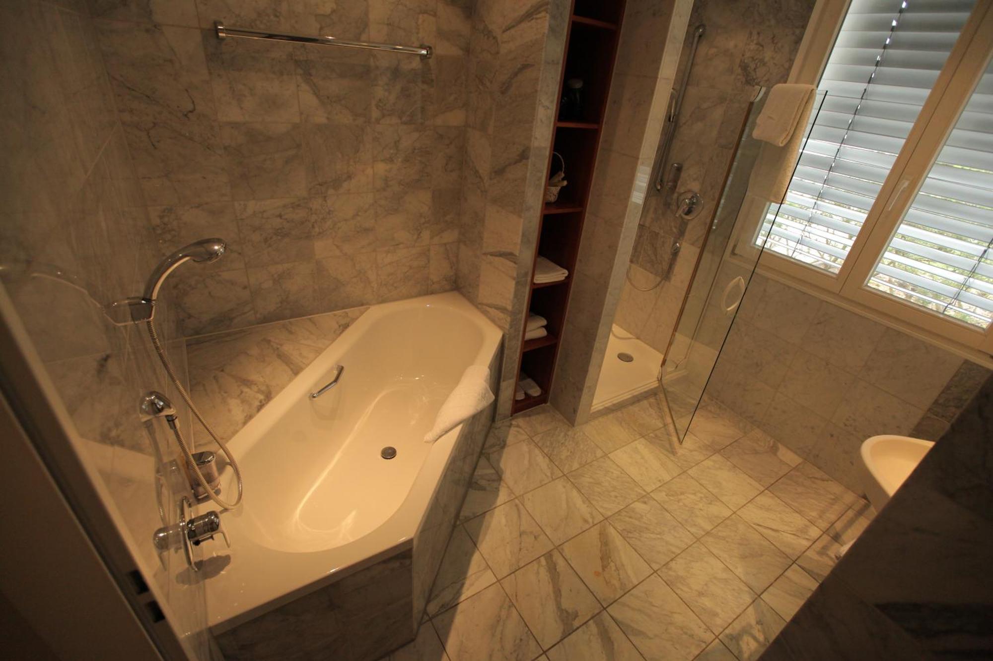 לוראך Hotel Mariotto Am Burghof מראה חיצוני תמונה